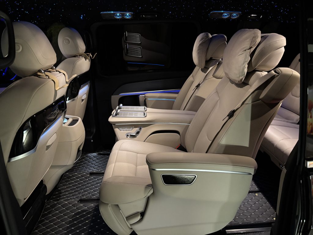 Mercedes VIP Class cabin with facing leather seats, Transfert VIP Courchevel