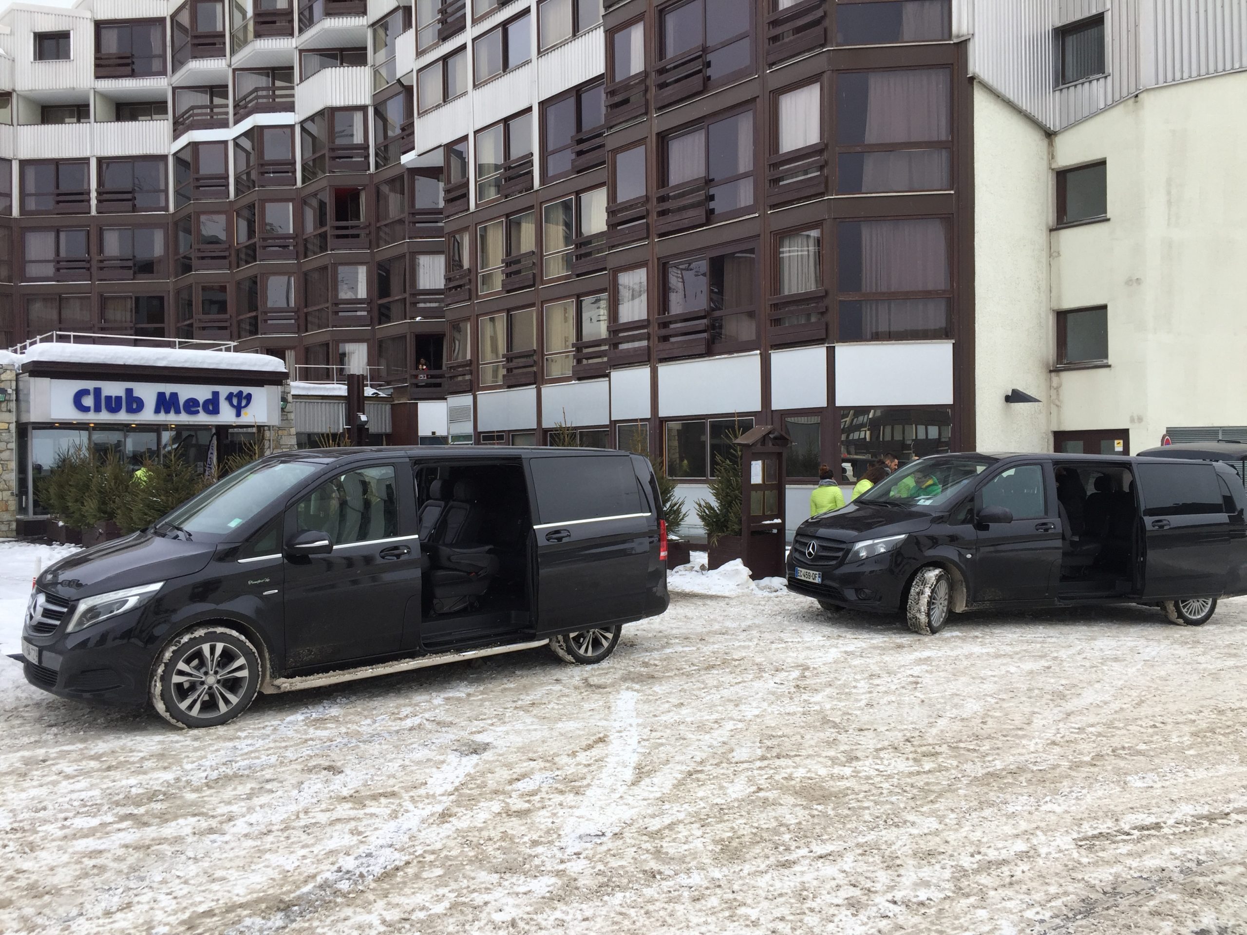 Car hire with driver Valmorel - Mercedes V Class in the snow