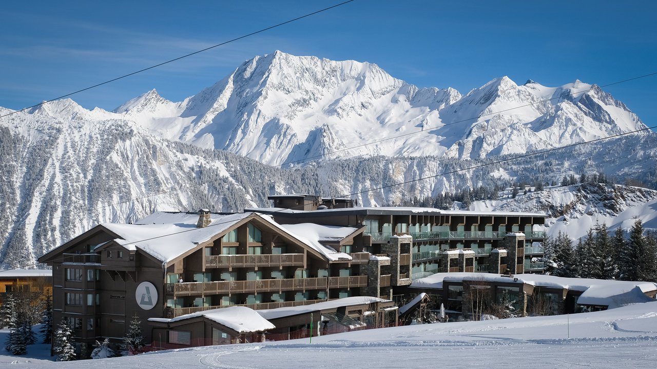 Car hire with driver to L'Annapurna Hotel in Courchevel