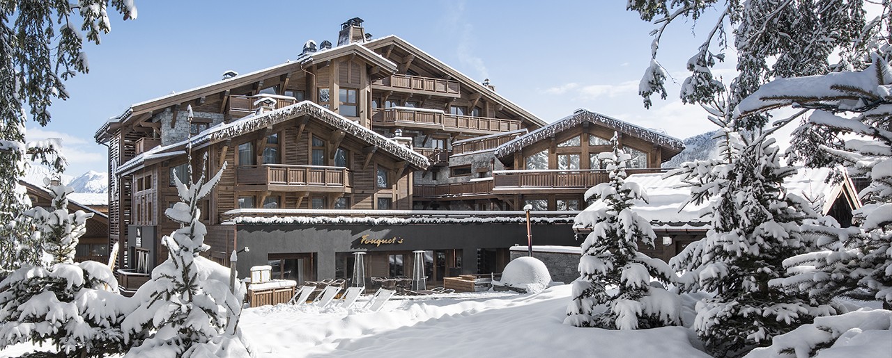 Car hire with driver Le Barriere Les Neiges Courchevel, palace on rue de Bellecote