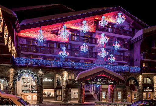 Car hire with driver to the Grandes Alpes Hotel in Courchevel