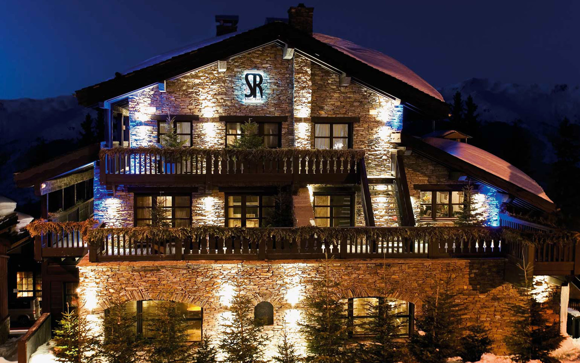 Car hire with driver to Le Saint Roch Hotel in Courchevel